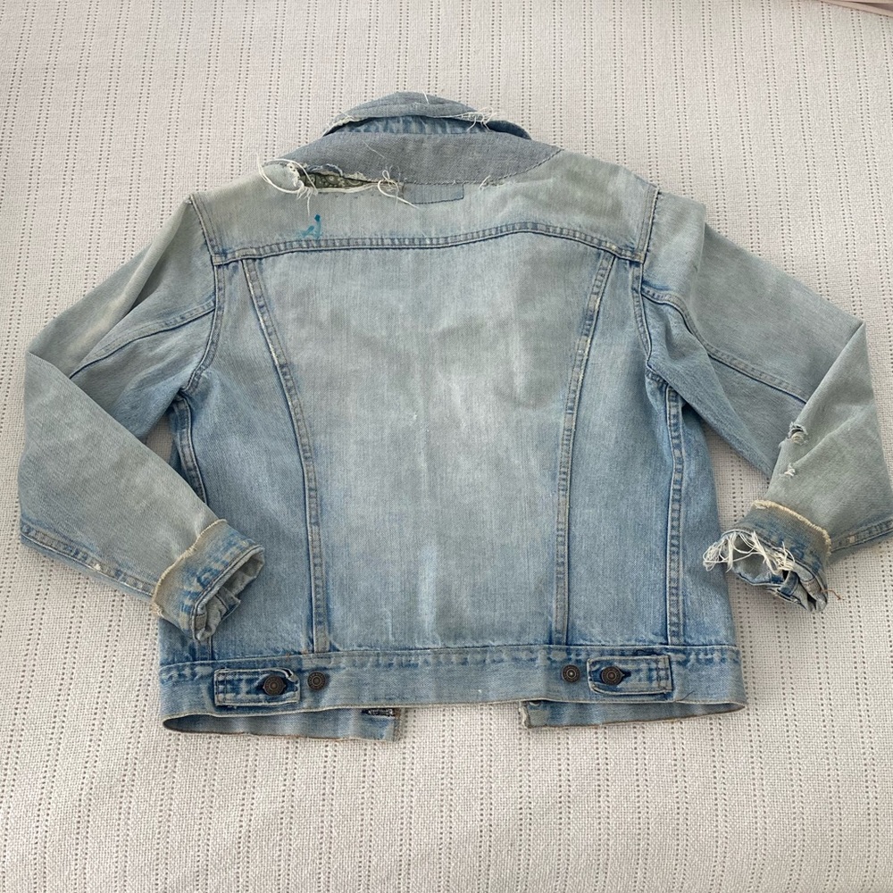 Levi’s Vintage Oversized Distressed Jean Jacket - Picture 10 of 14